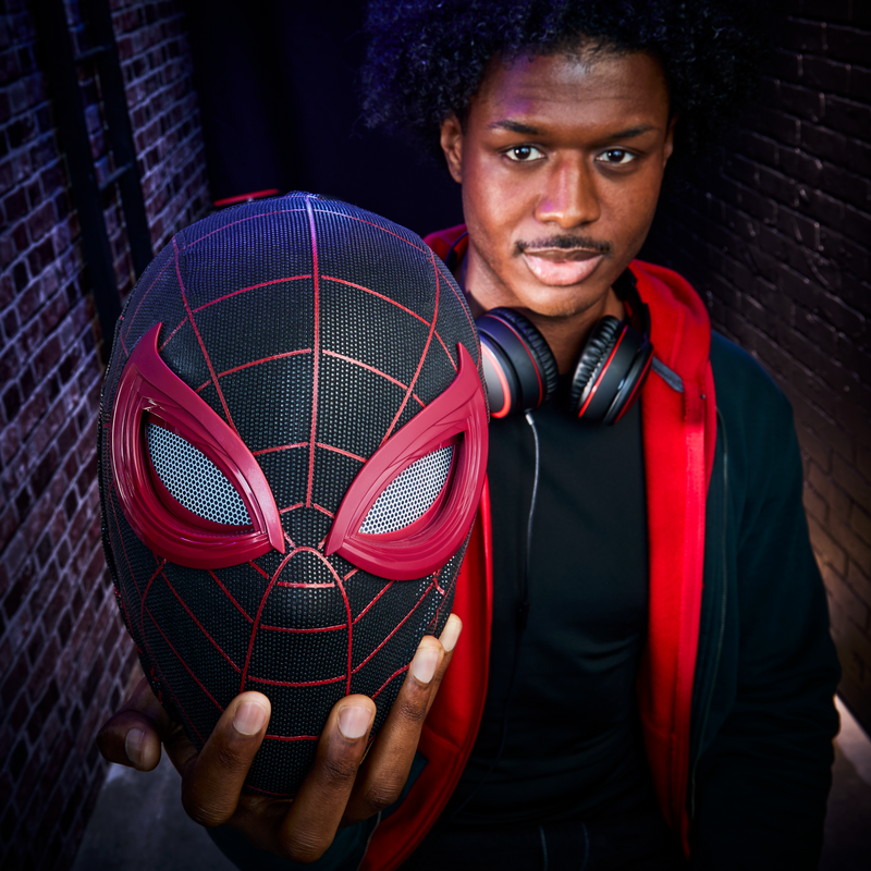 Marvel Legends Series: Spider-Man 2 Game - Miles Morales Mascara Electronica Premium